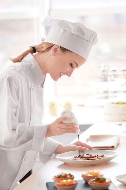 Female chef working at kitchen - Fotografie, Obrázek