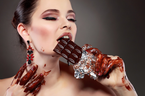Beautiful sexual  girl with green eyes in a molten chocolate - 写真・画像