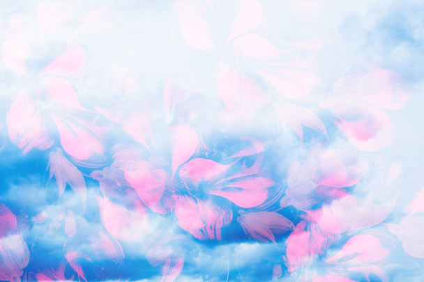 Nubes de tormenta y pétalos de flores. collage de ordenador fotos y pintura
. - Foto, imagen