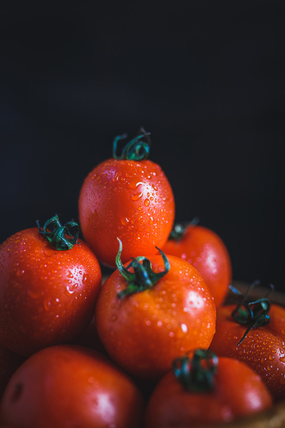 os tomates maduros
 - Foto, Imagem
