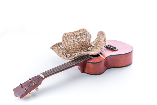 ukulele с шляпой на белом фоне
 - Фото, изображение