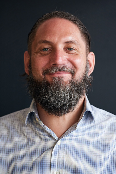 Portrait image of smiling mature man with silvering beard - Foto, Bild