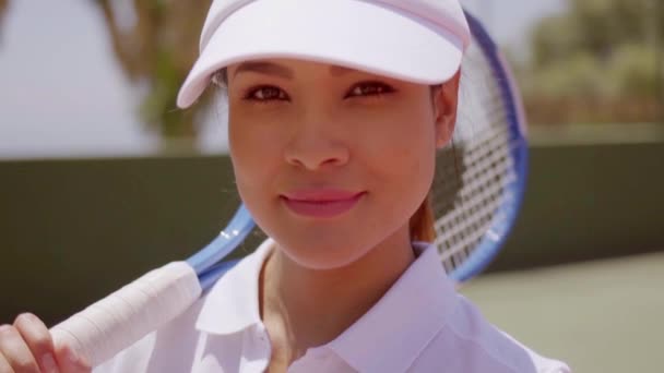 donna in pausa sul campo da tennis
 - Filmati, video