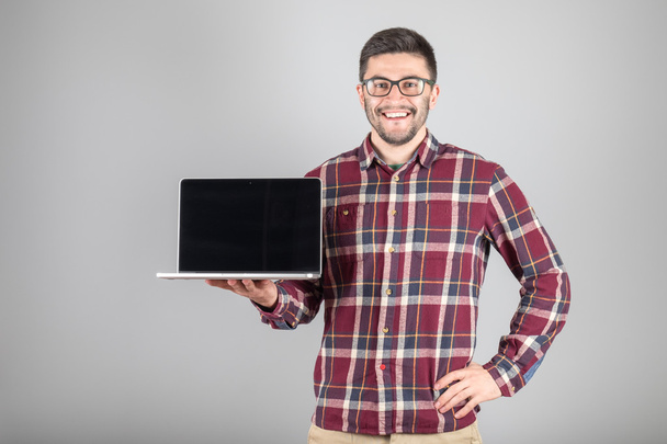Man with laptop showing screeen - Foto, Bild