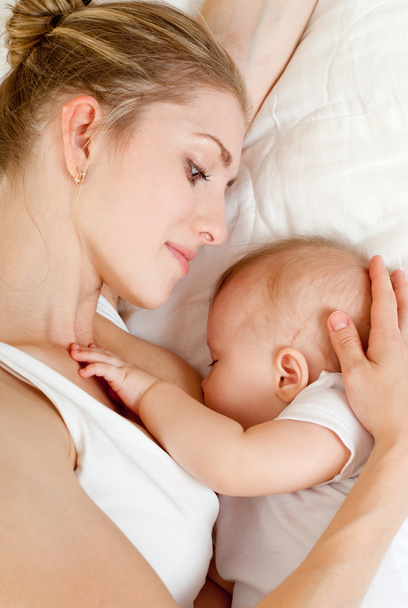 Mother breast feeding - Foto, afbeelding