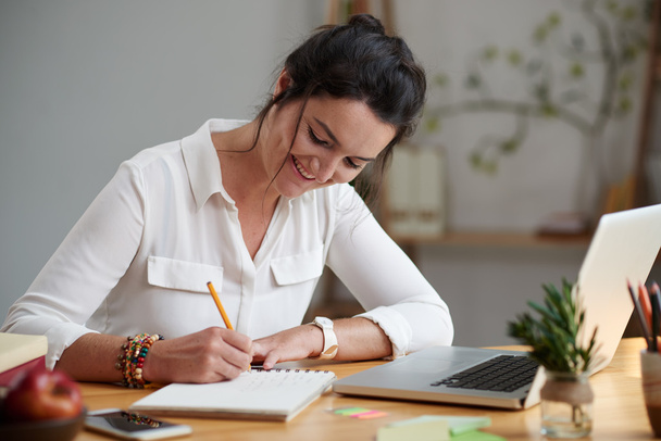 Creative woman writing down her ideas - Foto, immagini