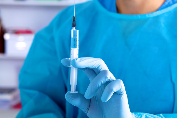 syringe in the hands of the doctor, close-up - Φωτογραφία, εικόνα