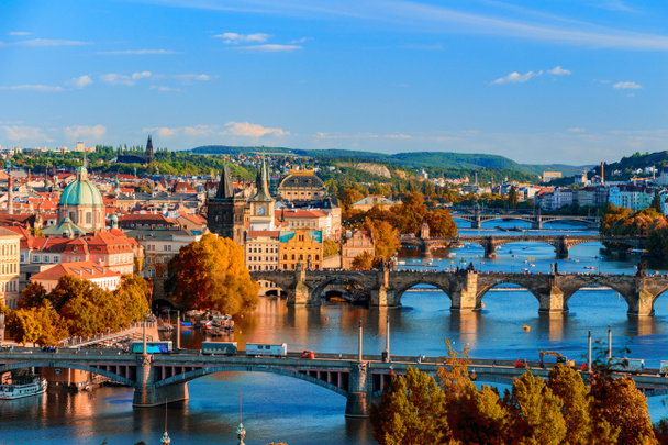 Panorama printanier de Prague Hill
 - Photo, image