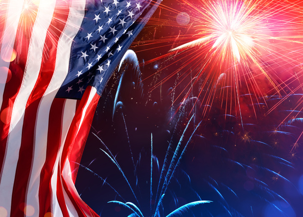 Celebración Americana - Bandera de EE.UU. con fuegos artificiales
 - Foto, Imagen