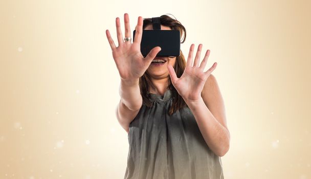 Young girl using VR glasses - Foto, afbeelding