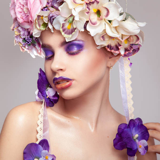 Stylish young adult woman with wreath on head - Foto, imagen