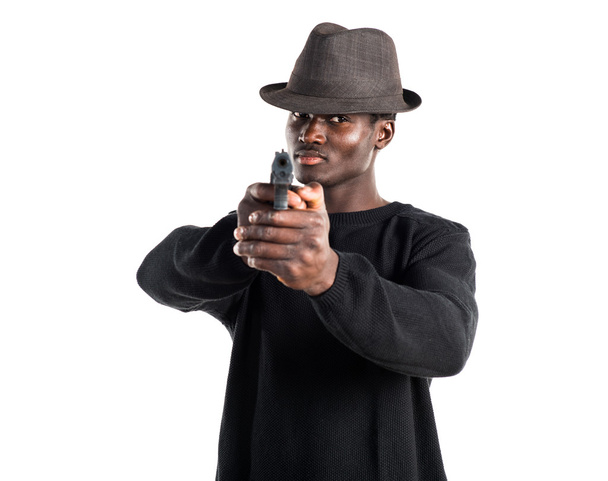 Fekete férfi tartja a pisztolyt - Fotó, kép
