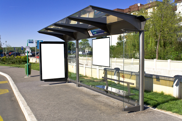 Un segno bianco vuoto sulla stazione degli autobus - Foto, immagini