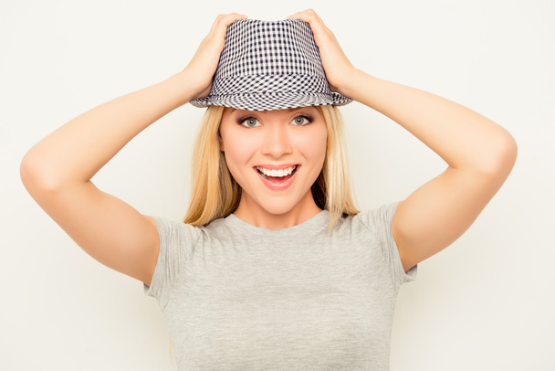 Portrait of attractive smiling blonde wearing summer hat - Foto, immagini