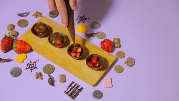 Dekoracji czekolady przyrzadzania - Materiał filmowy, wideo