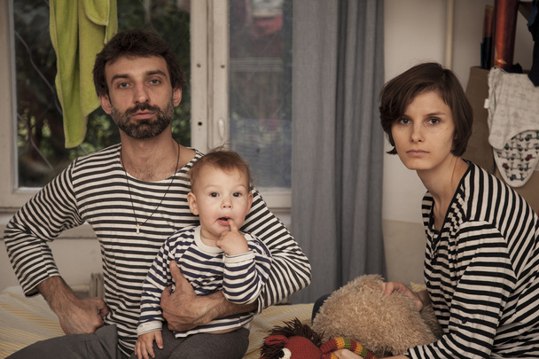 una famiglia felice a strisce
 - Foto, immagini