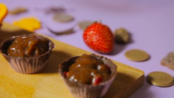 Koristelu suklaa tartlets
 - Materiaali, video
