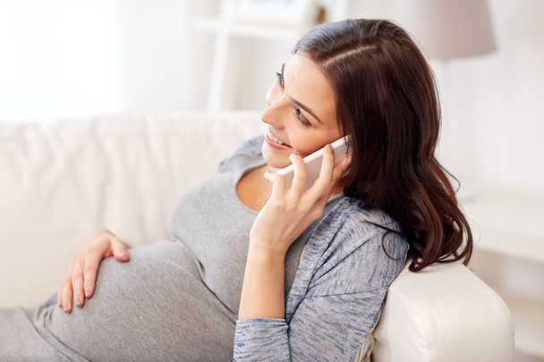 happy pregnant woman calling on smartphone at home - Foto, Imagem