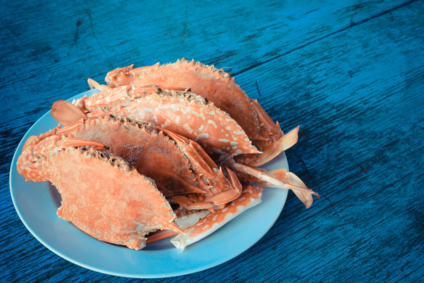 Steamed crab in dish on blue wood table - Foto, imagen