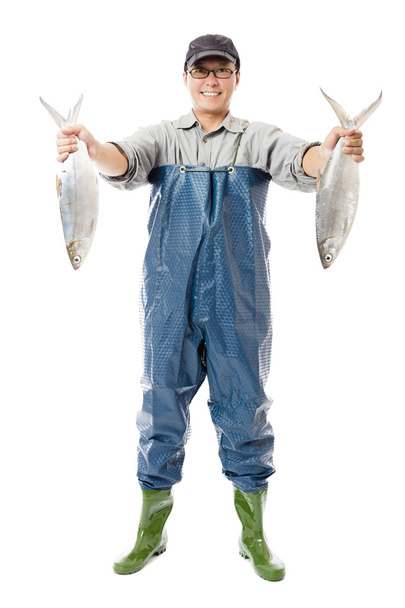 pescador feliz mostrando peces grandes aislados en blanco
 - Foto, imagen