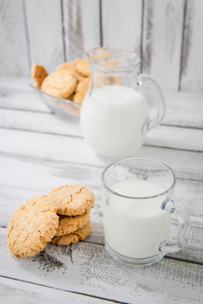milk and cookies - Фото, зображення