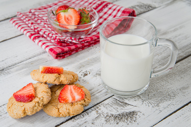 milk, strawberry and cookies - Fotoğraf, Görsel