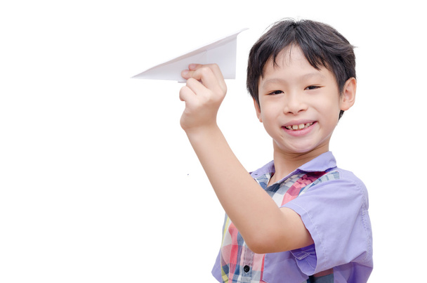 Хлопчик грає з паперовим літаком
 - Фото, зображення