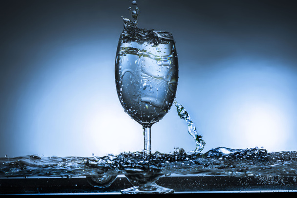 Waterglas water splash - Foto, afbeelding