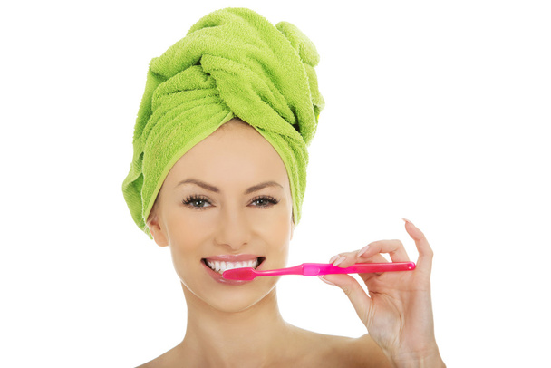 Beautiful woman with toothbrush. - Foto, afbeelding