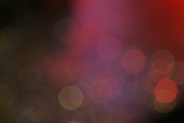 Donkere kleurrijke bokeh met rood licht voor nachtleven concept - Foto, afbeelding