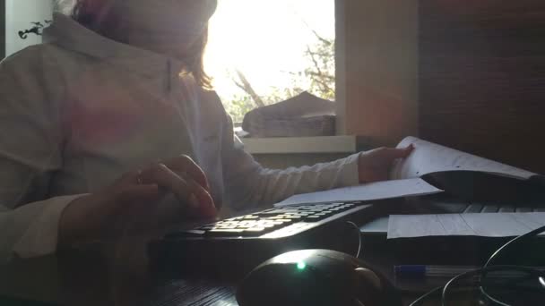 Girl in the morning typing on the keyboard - Filmati, video