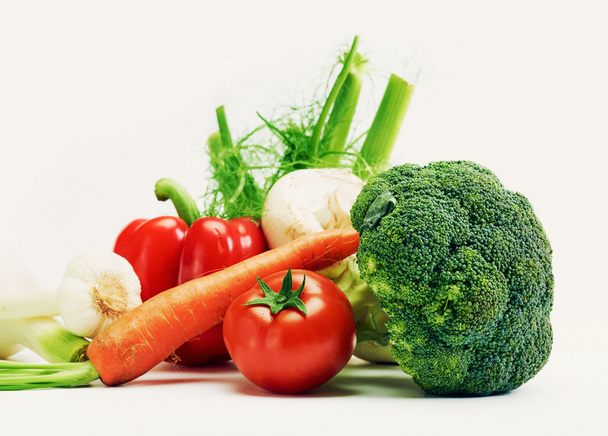 Close-up de vários coloridos crus saudáveis vegetais genuínos não tratados
 - Foto, Imagem