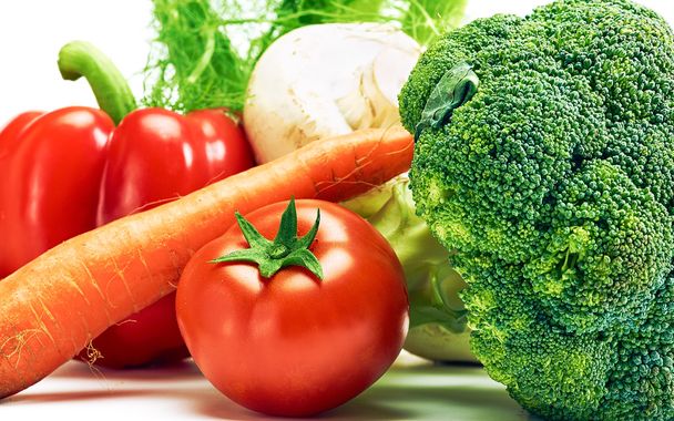 Крупный план различных красочных сырых здоровых необработанных натуральных овощей
 - Фото, изображение