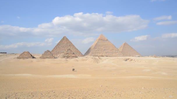 Giza Pyramidi Egyptissä
 - Materiaali, video
