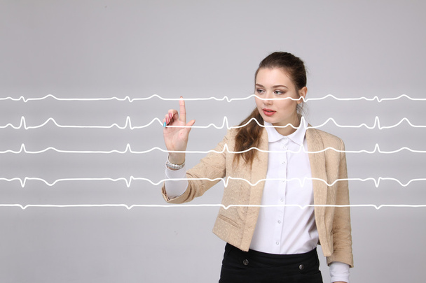 Doctor woman working with cardiogram lines - Foto, imagen