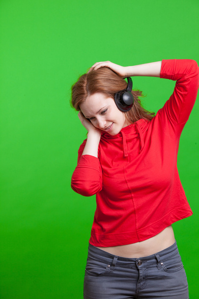 Woman with headphones listening music. - Zdjęcie, obraz