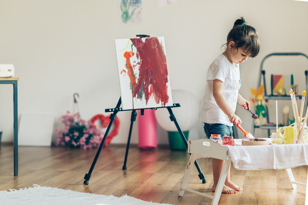 Little child painting  - Фото, изображение