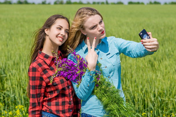 Friends making selfie - Foto, imagen