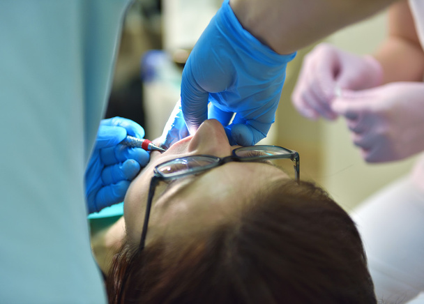 dentist conducting an operation - Fotografie, Obrázek