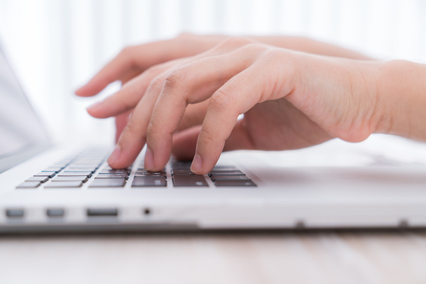 person typing on laptop keyboard - Foto, Imagen