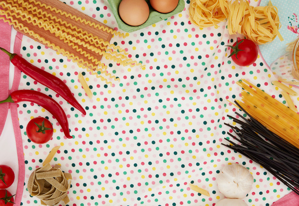 Koken van pasta en ingrediënten - Foto, afbeelding