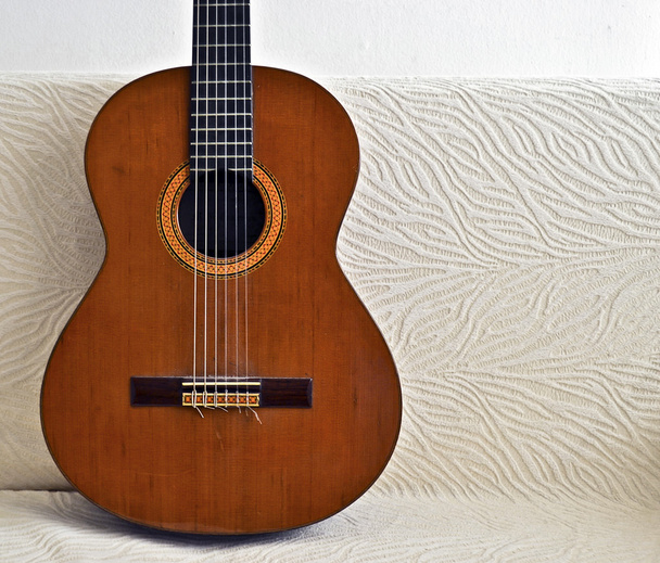 egy fából készült guitar - Fotó, kép