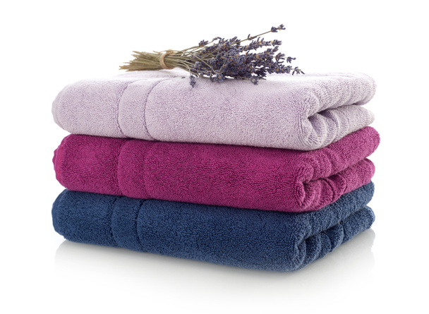 Καθαρές πετσέτες και λεβάντα - Φωτογραφία, εικόνα