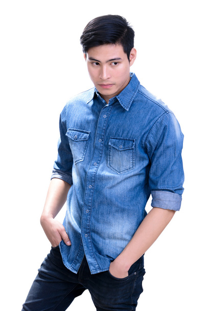 Joven asiático hombre en azul jean camisa
 - Foto, Imagen