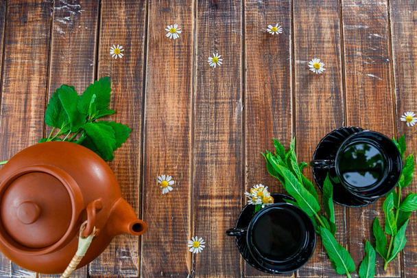 Чайная концепция мяты и ромашки
 - Фото, изображение