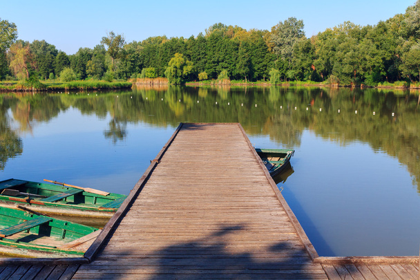 muelle de madera en el lago - Foto, imagen