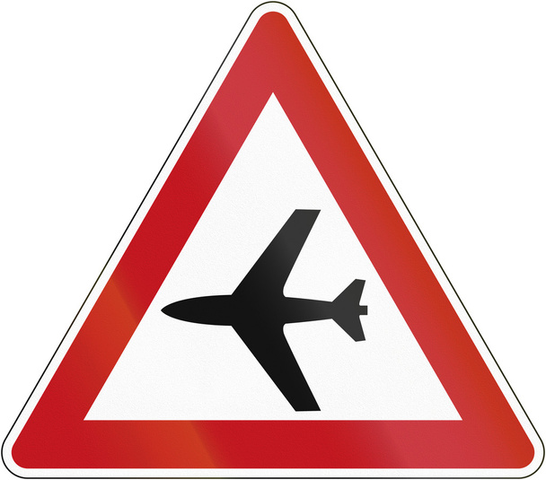 Старый дизайн немецкого знака, предупреждающего о воздушном движении над r
 - Фото, изображение