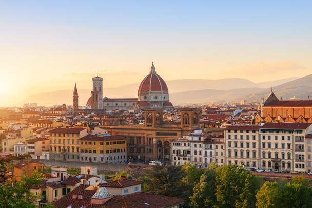 Hermosas vistas del paisaje urbano de Florencia en el fondo Cathedra
 - Foto, imagen