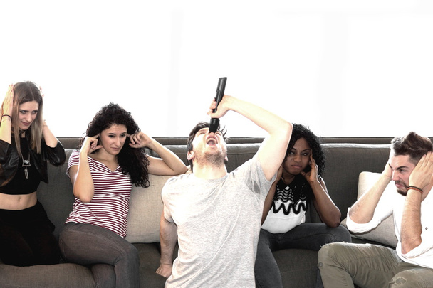 Group of friends playing karaoke in livingroom - Foto, Imagem