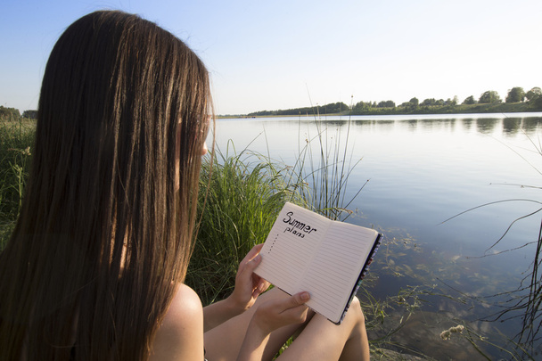 Літні плани читати біля озера
 - Фото, зображення